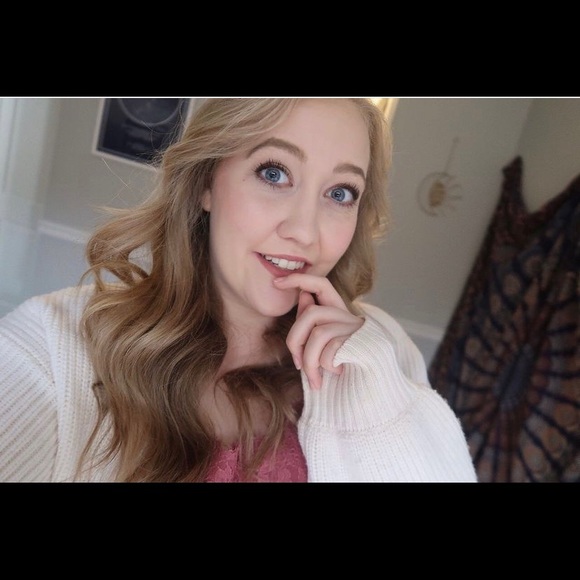 Meet your Posher, Megan - Picture 2 of 4